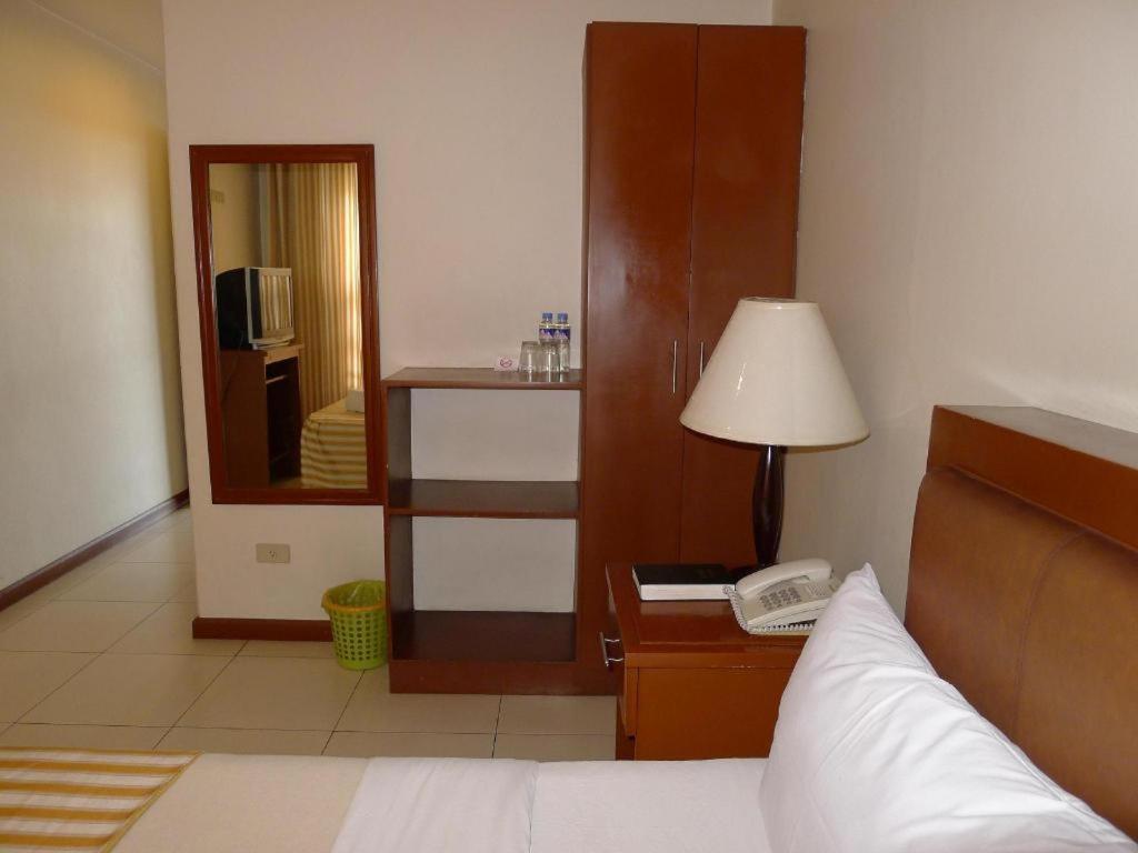 Hotel Cosmopolitan Baguio City Buitenkant foto